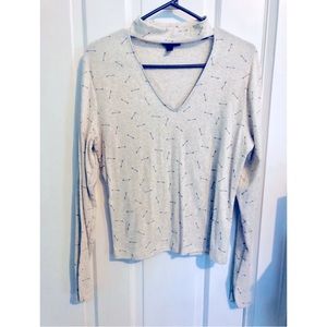 [LAVON] BNWOT Collared Arrow Print Top